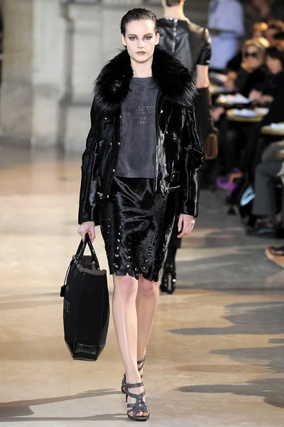 Look 7